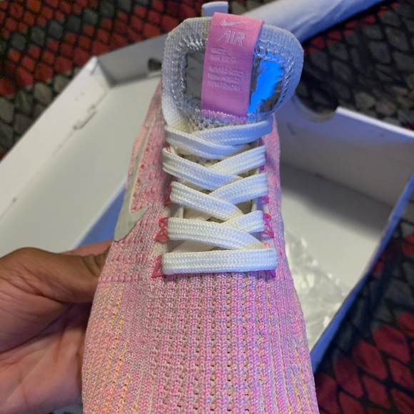 Women’s Vapormax Flyknit 3 - Picture 2 of 7